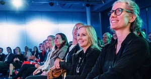 women-watching-the-stage-at-quinyx-navigate